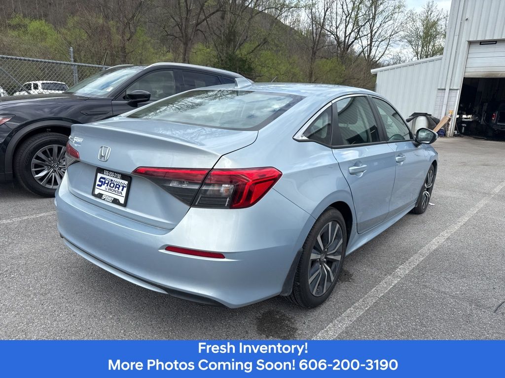 View vehicle photo 6