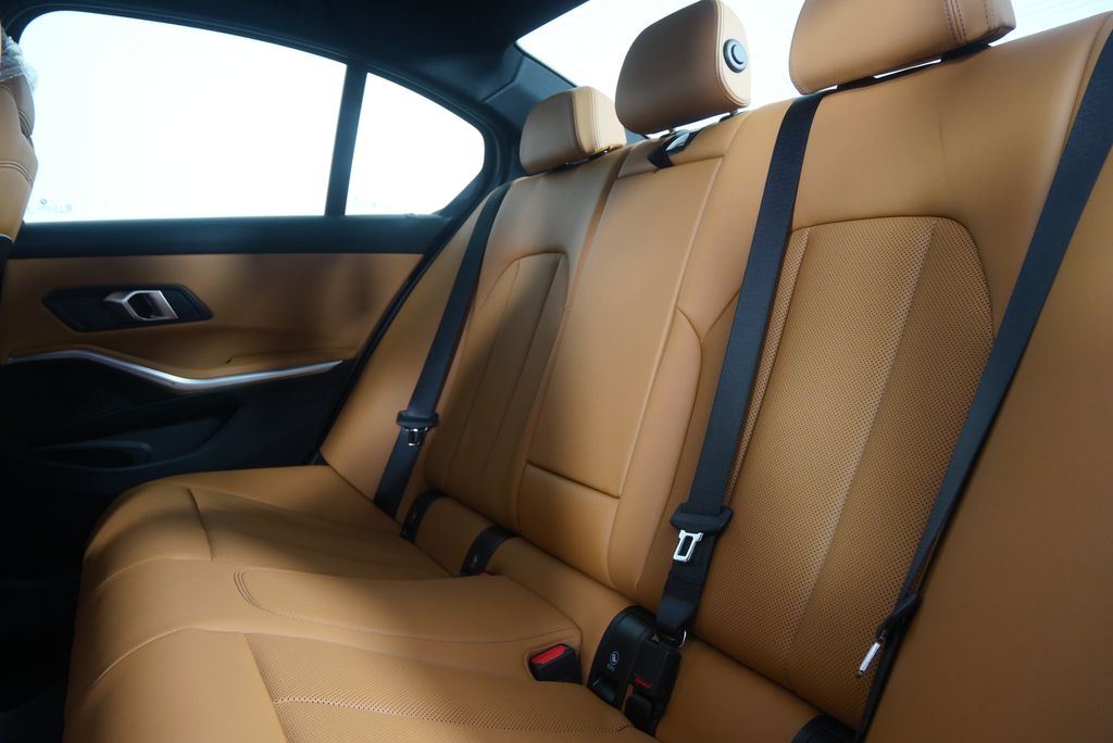 Thumbnail: 2026 BMW 3 Series - 15