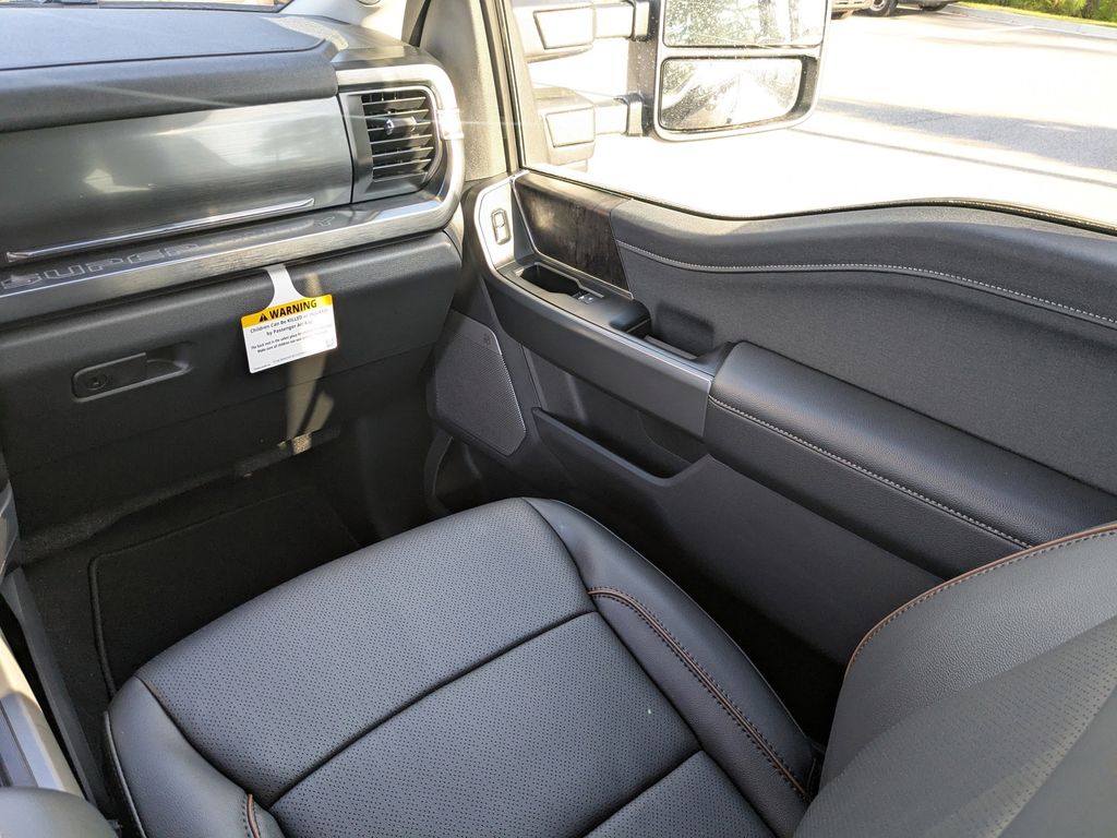 2026 Ford Super Duty F-350 SRW LARIAT