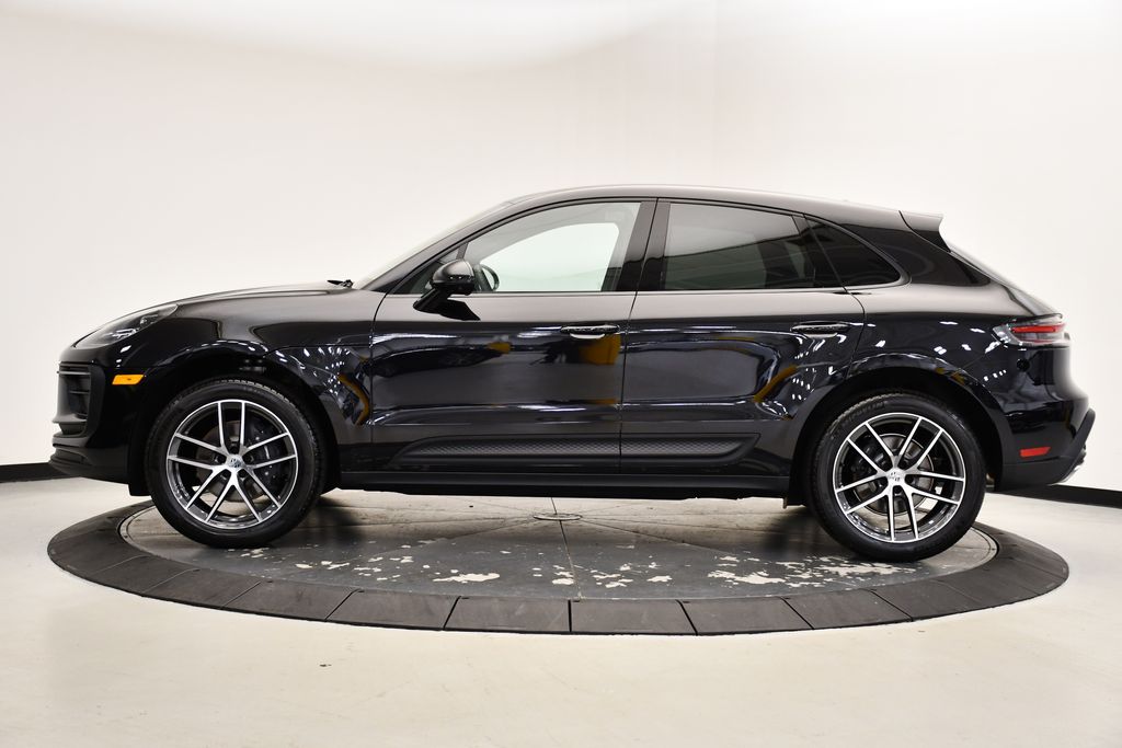 Thumbnail: 2025 Porsche Macan - 2