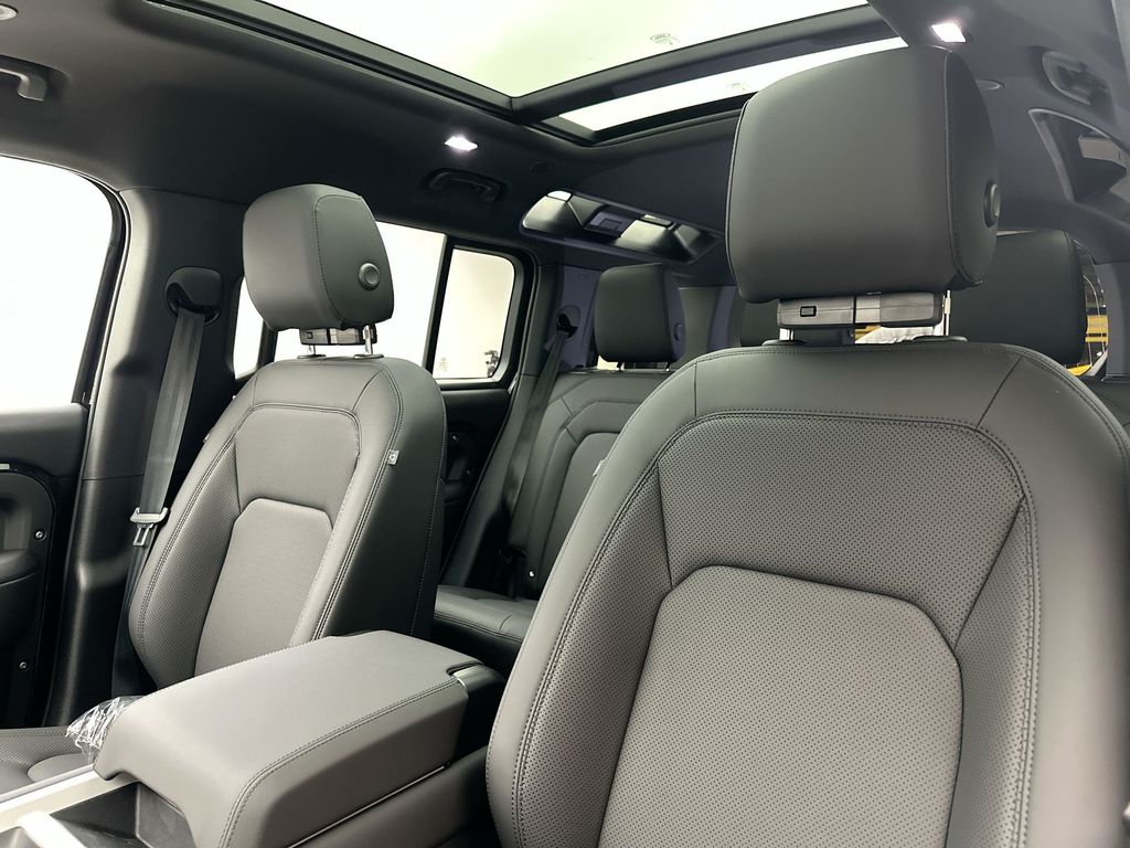 2025 Land Rover Defender 110 10