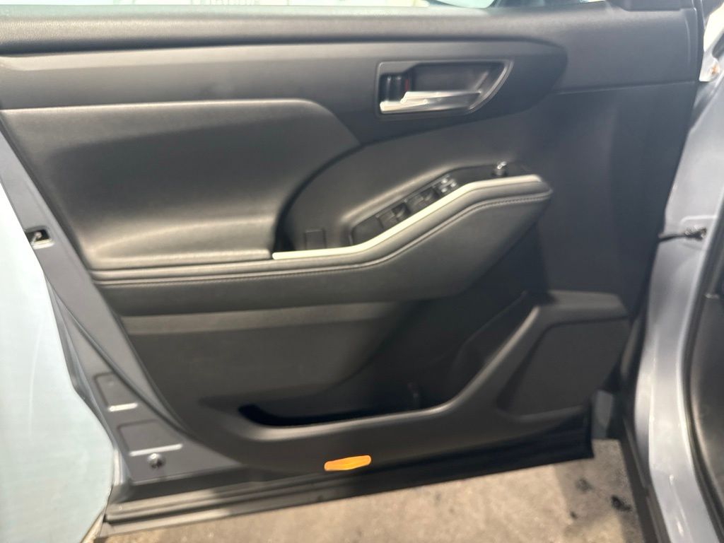 Thumbnail: 2021 Toyota Highlander - 32