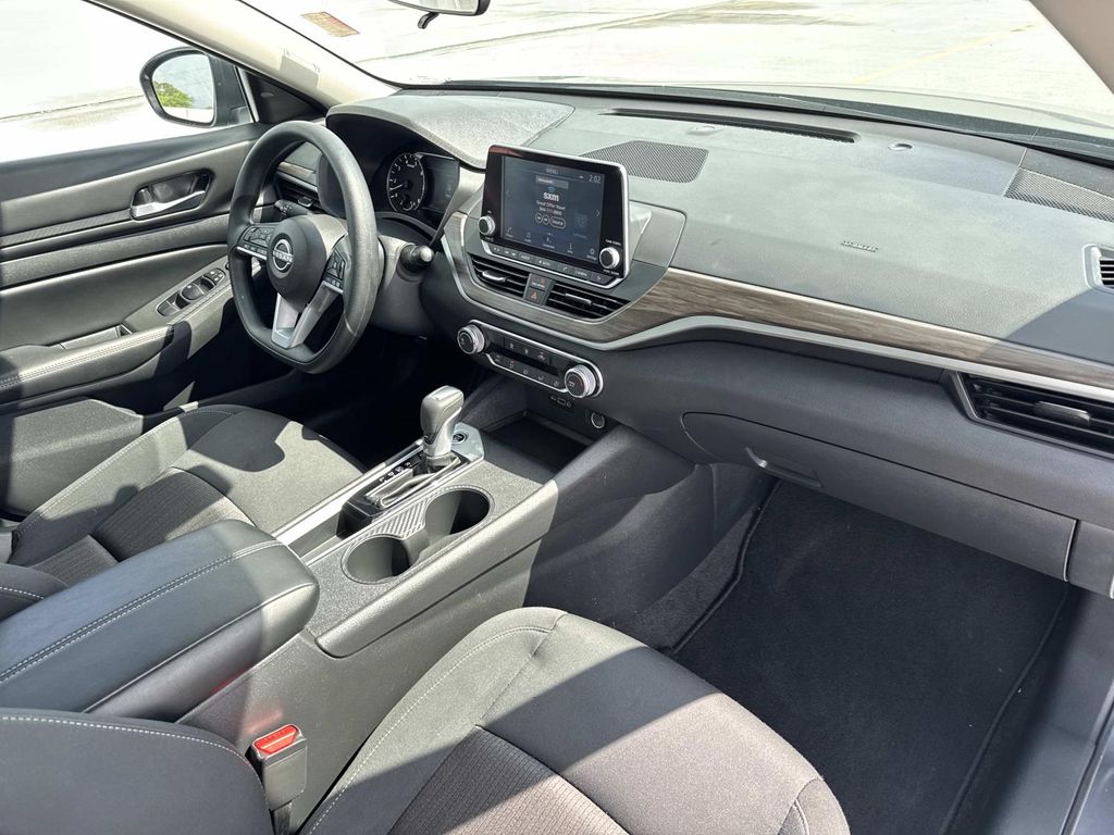 2025 Nissan Altima 2.5 SV - 11