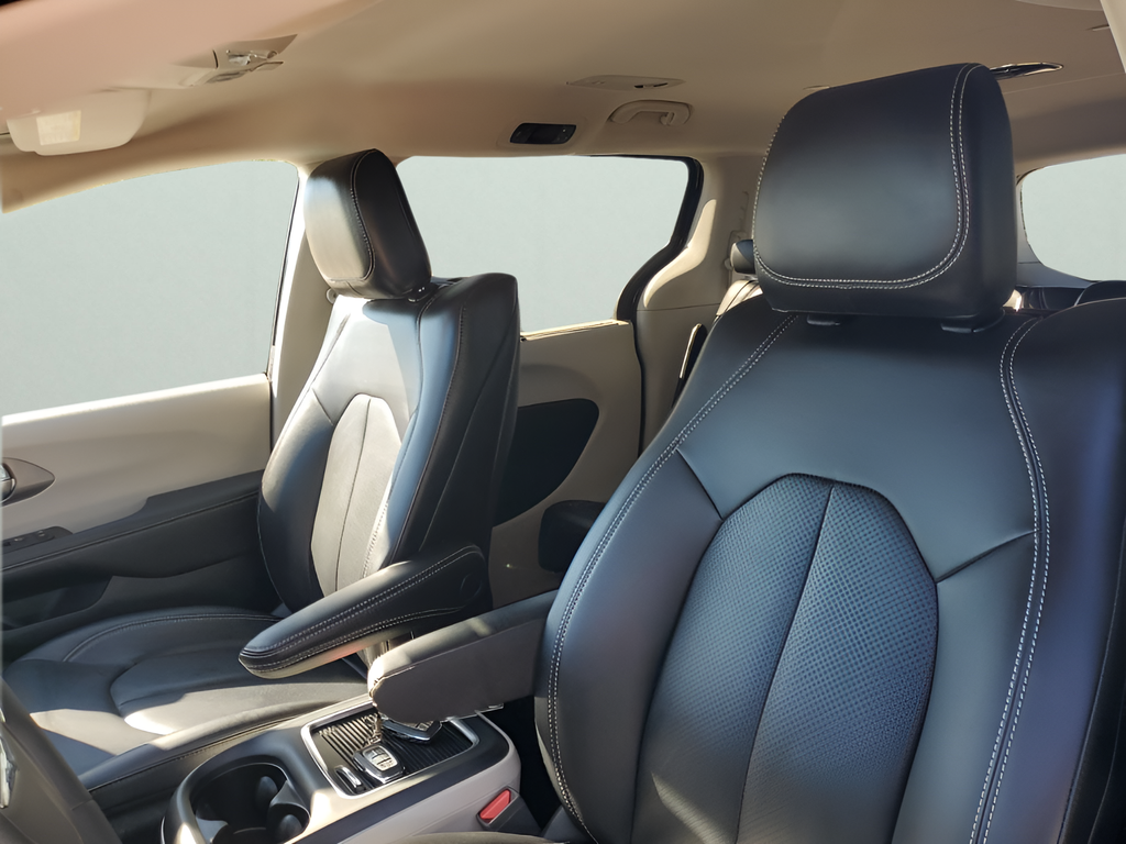 Used Car 2023 Chrysler Pacifica  Touring L For Sale Under $40,000 In Austin, Texas