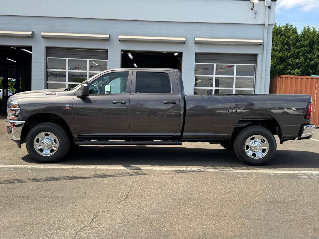 2025 Ram 2500 Tradesman photo 2