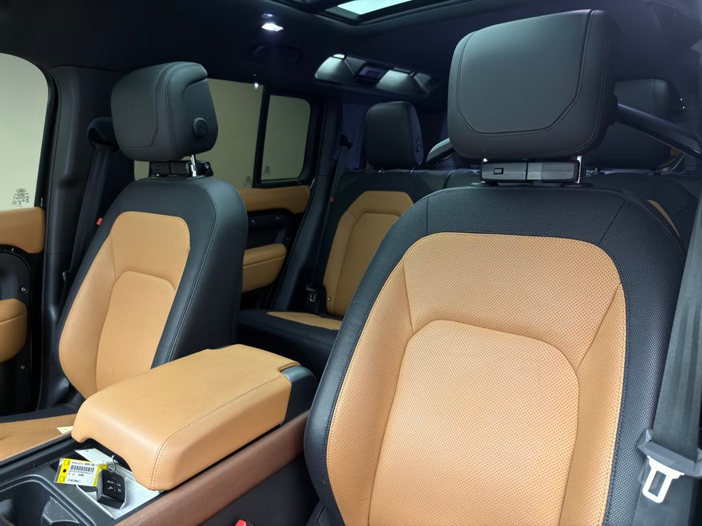 Thumbnail: 2024 Land Rover Defender - 9