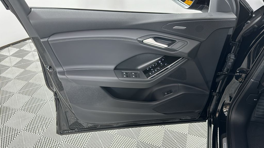 Thumbnail: 2025 Audi Q6 e-tron - 24