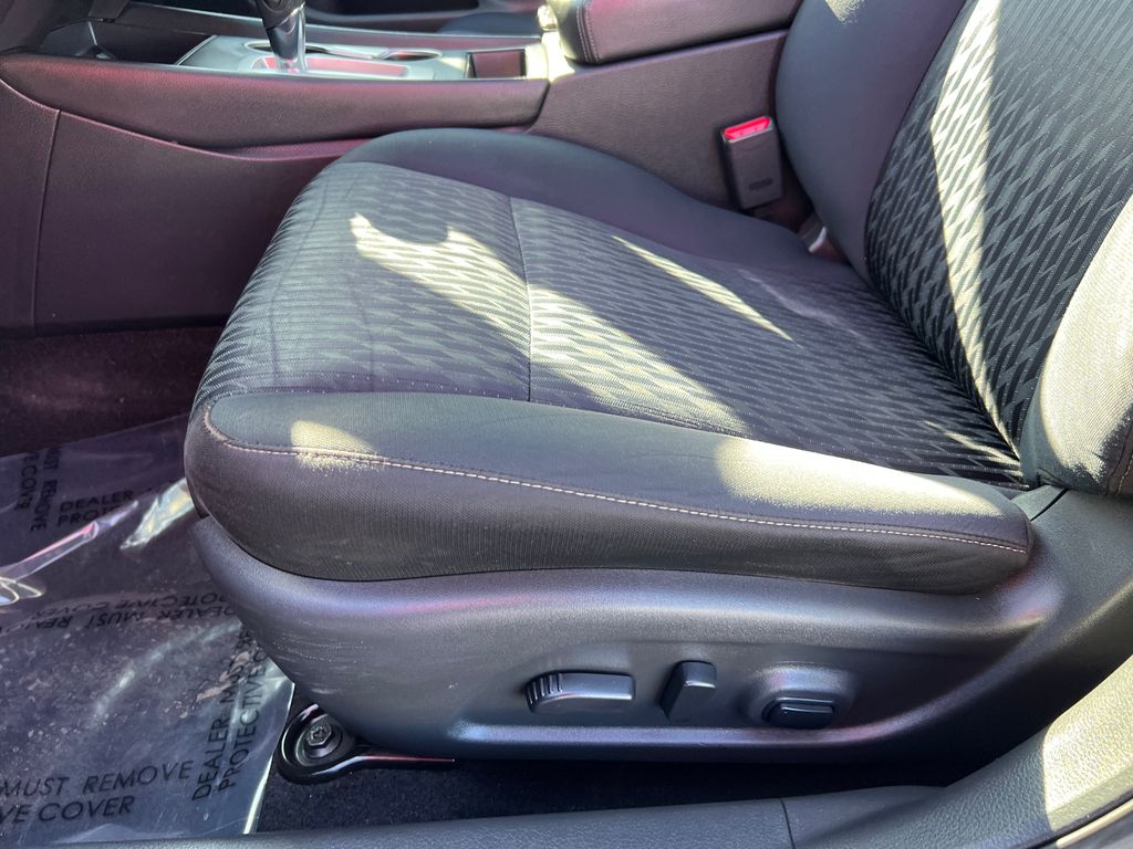 Thumbnail: 2017 Nissan Altima - 14