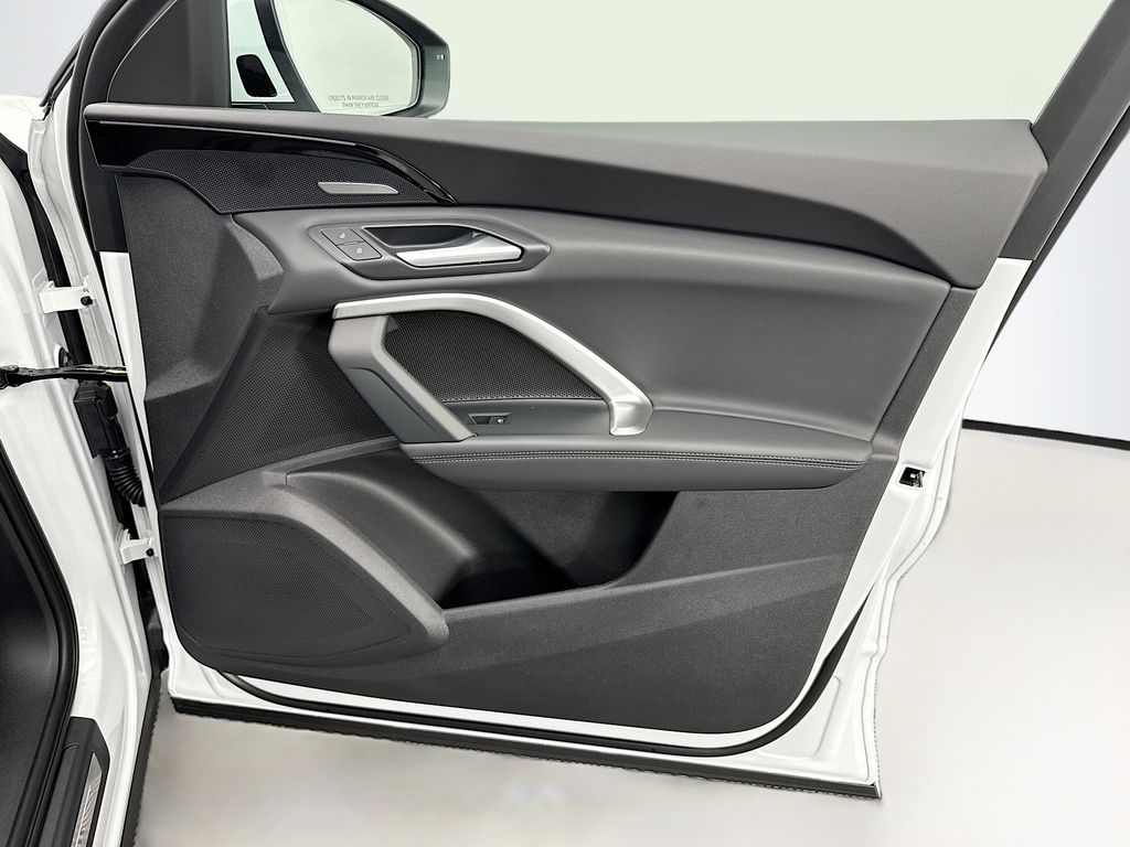 Thumbnail: 2025 Audi Q5 - 25