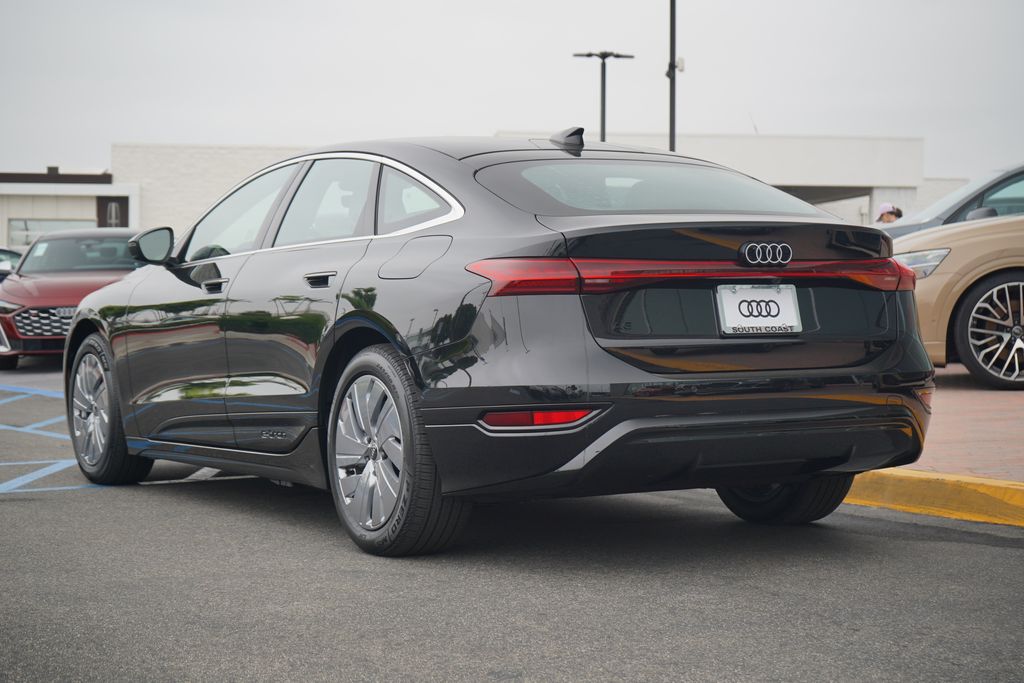 Thumbnail: 2025 Audi e-tron S - 3