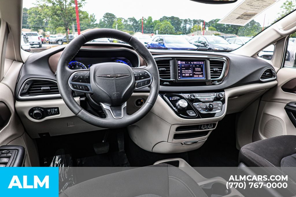 Used 2023 White Chrysler LX image 29