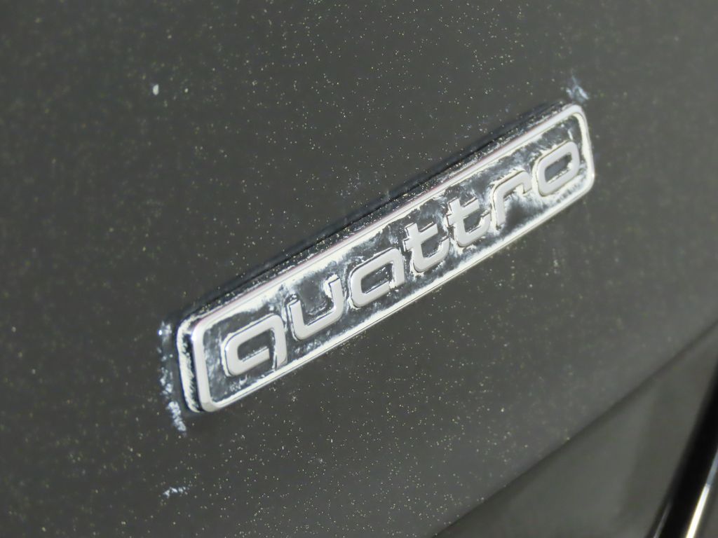 Thumbnail: 2023 Audi Q3 - 10