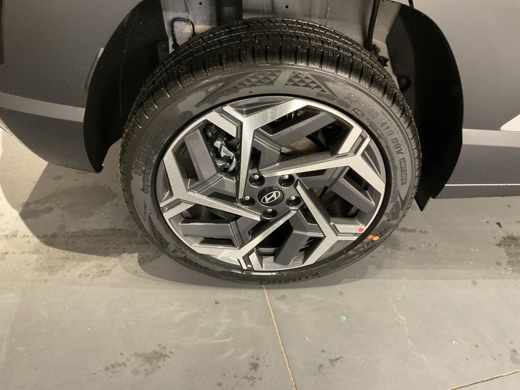 New 2026 Gray Hyundai SEL Premium image 18