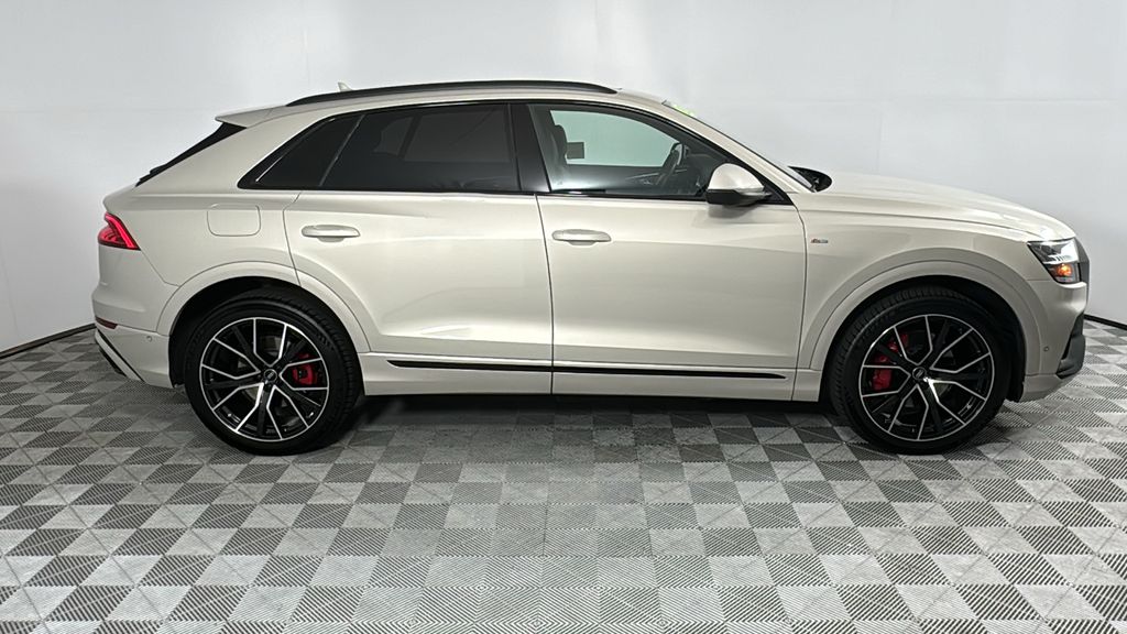 Thumbnail: 2023 Audi Q8 - 6