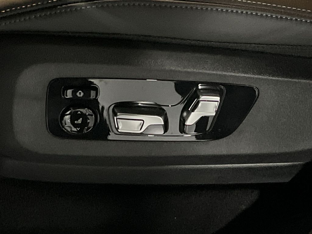 Thumbnail: 2026 BMW X7 - 12