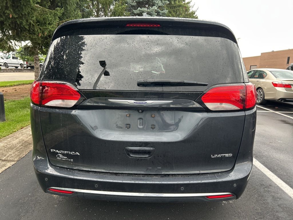 Thumbnail: 2019 Chrysler Pacifica - 5