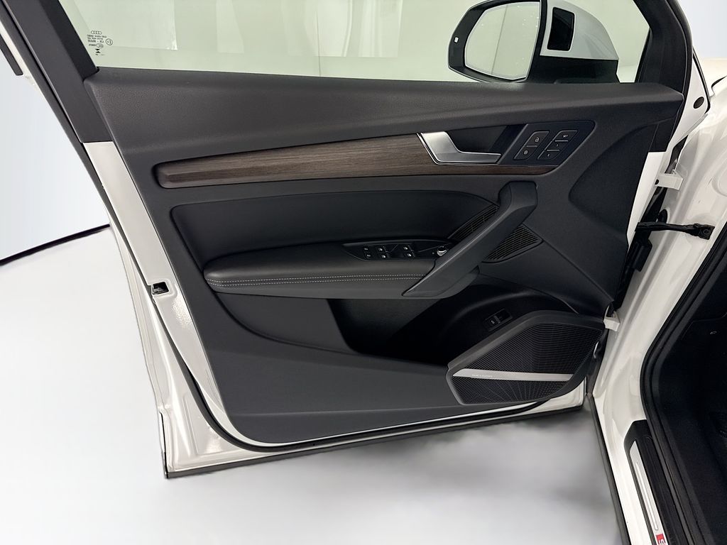 Thumbnail: 2023 Audi Q5 - 25