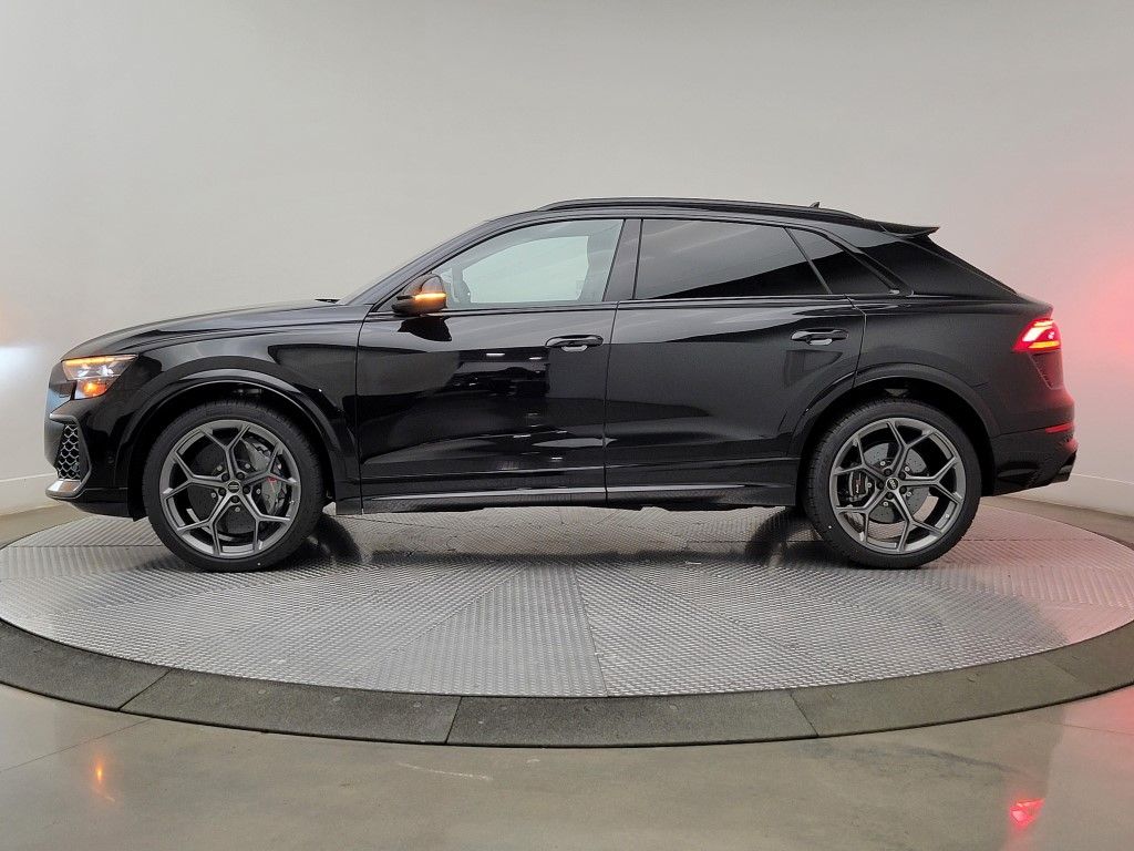 Thumbnail: 2026 Audi RS Q8 - 3