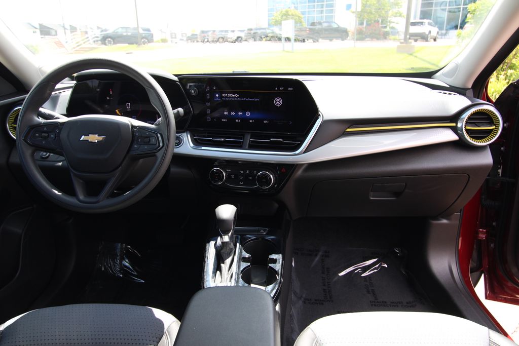 Used 2025 Chevrolet Trax SUV