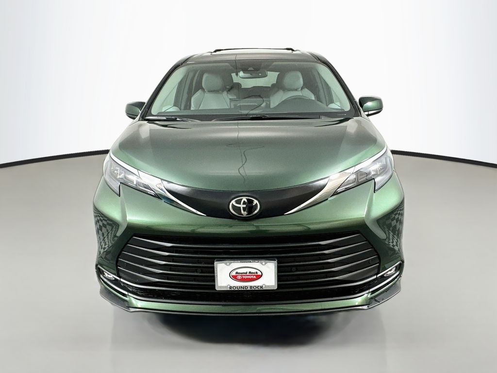 Thumbnail: 2026 Toyota Sienna - 2