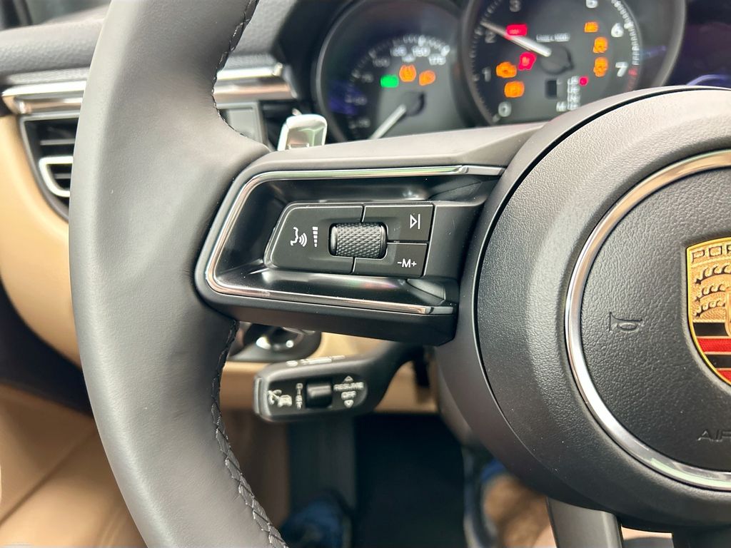 Thumbnail: 2026 Porsche Macan - 14