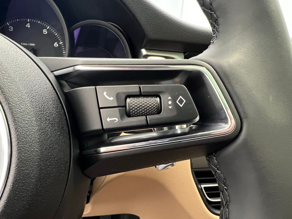 2025 Porsche Macan  8