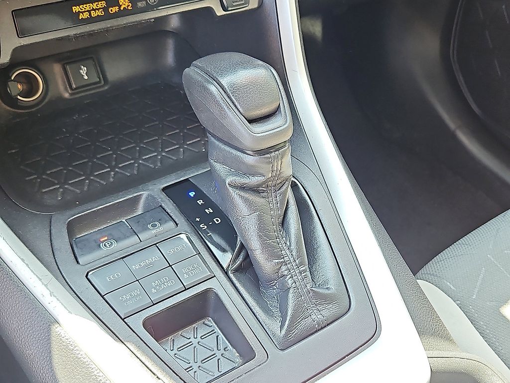 Thumbnail: 2021 Toyota RAV4 - 15