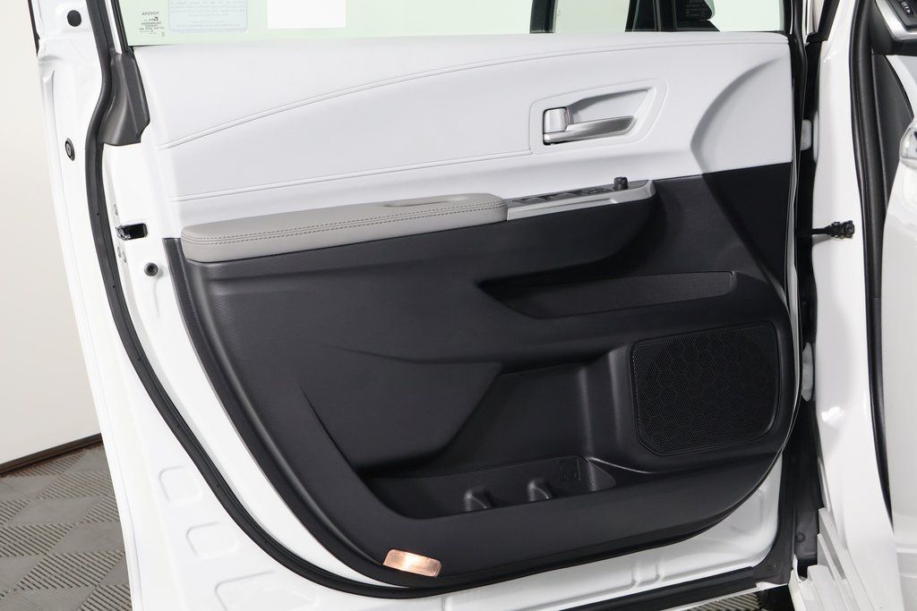 Thumbnail: 2025 Toyota Sienna - 8