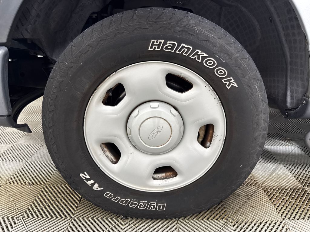 Used 2006 Silver Ford XL image 12