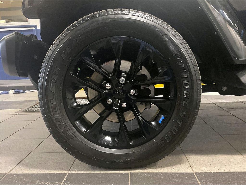 2023 Jeep Wrangler — photo 7