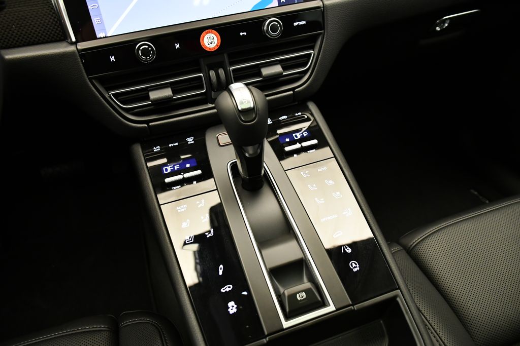 Thumbnail: 2026 Porsche Macan - 32