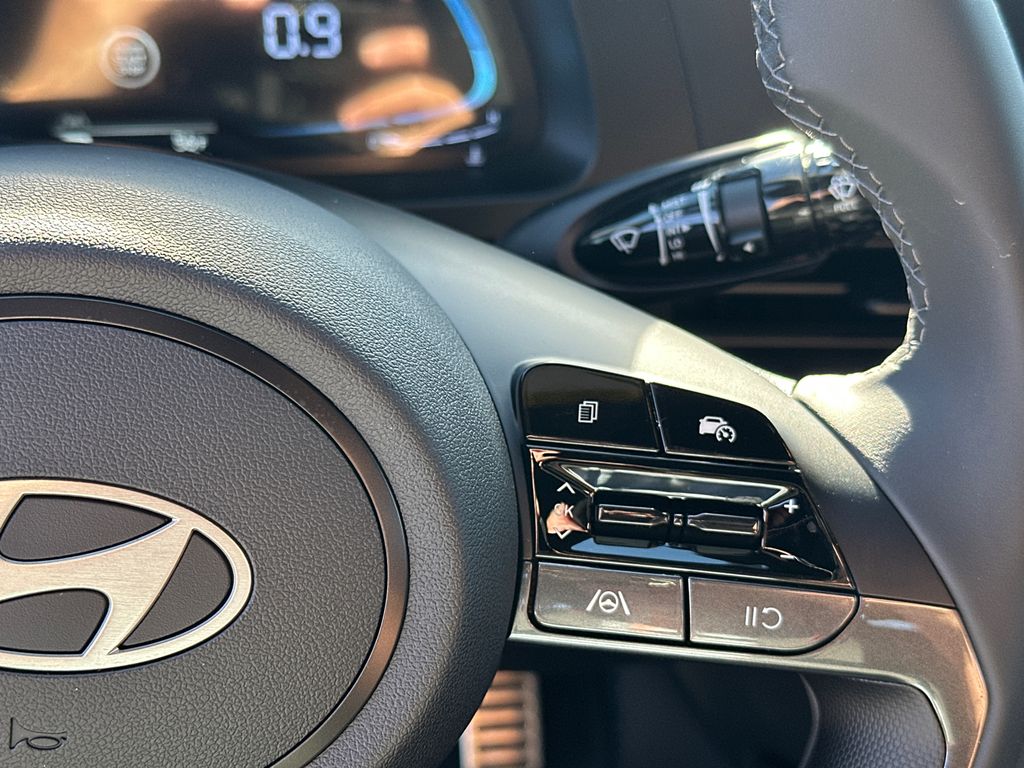 Used 2025 Gray Hyundai SEL Sport image 25
