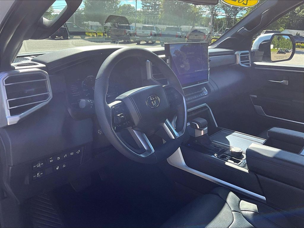 2024 Toyota Sequoia — photo 8