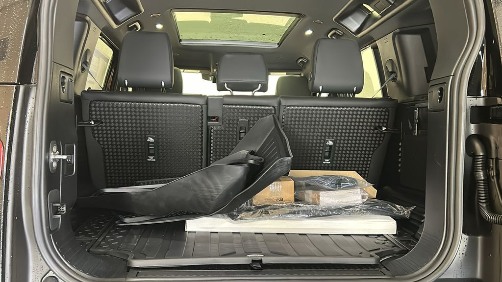 Thumbnail: 2025 Land Rover Defender - 27