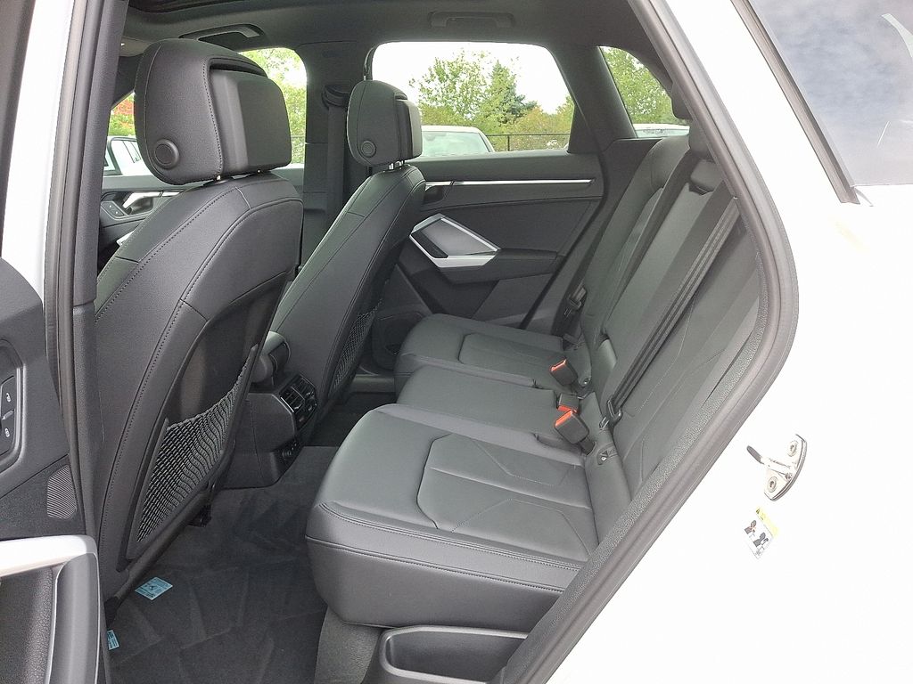 Thumbnail: 2024 Audi Q3 - 10