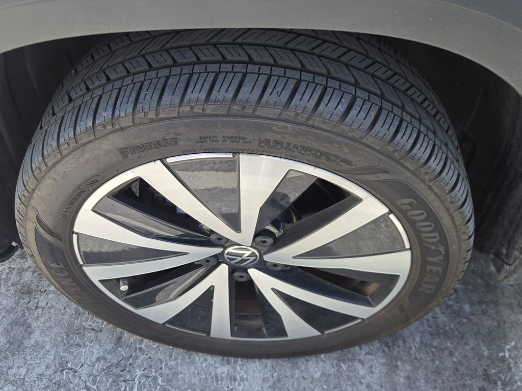 2024 Volkswagen Taos - $21,685