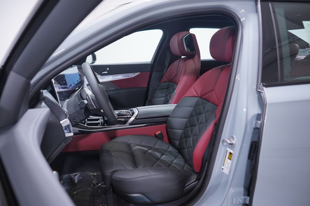 Thumbnail: 2026 BMW 7 Series - 6