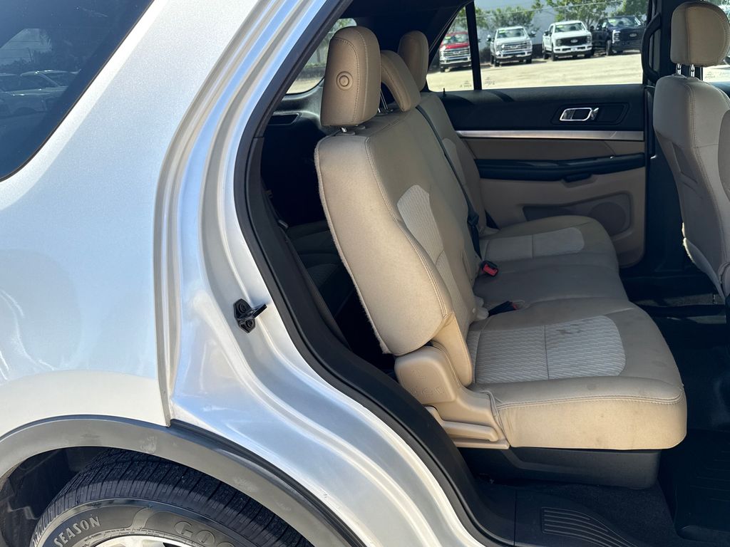 2017 Ford Explorer Base photo 20