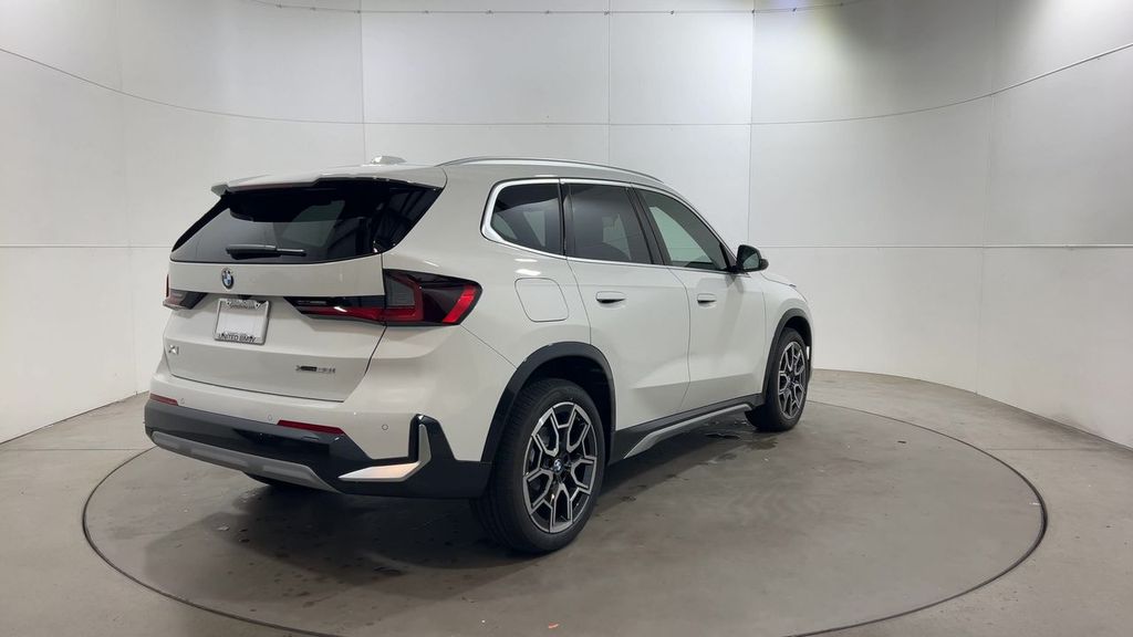 Thumbnail: 2025 BMW X1 - 8