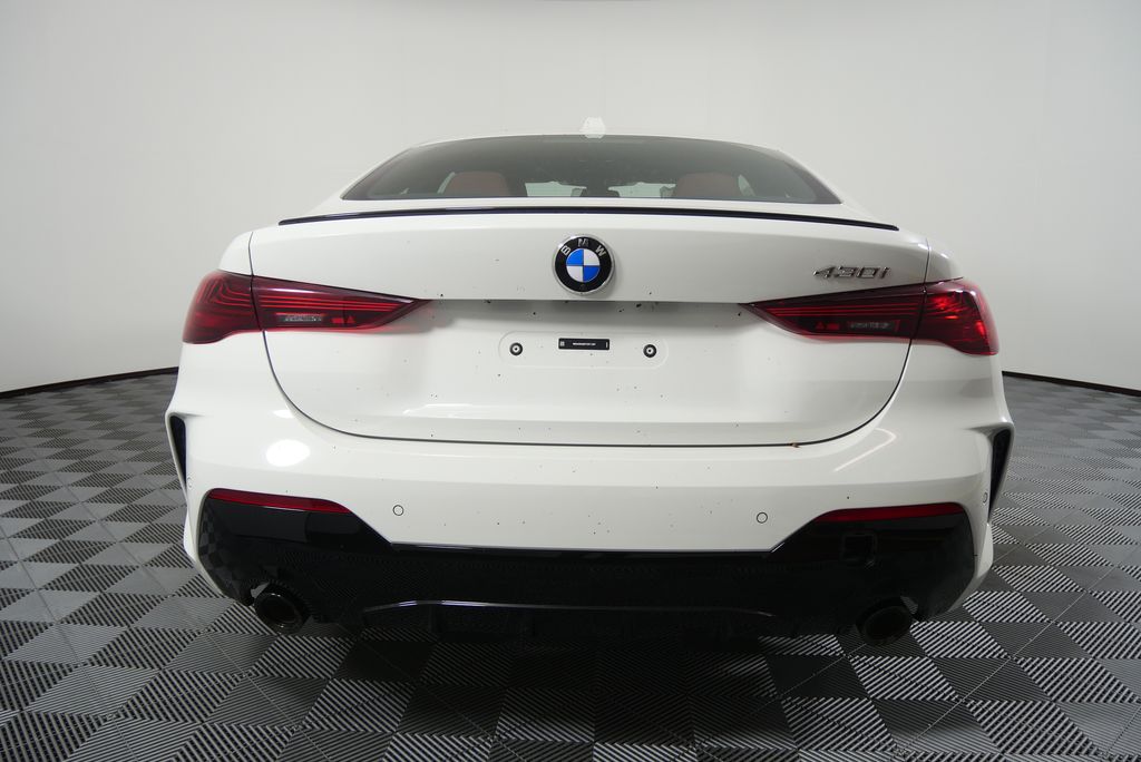 Thumbnail: 2026 BMW 4 Series - 4