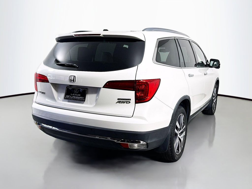 Thumbnail: 2017 Honda Pilot - 5