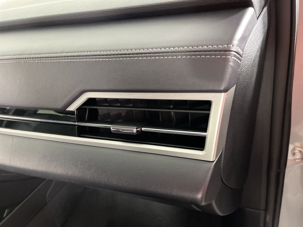 Thumbnail: 2024 Mitsubishi Outlander - 19