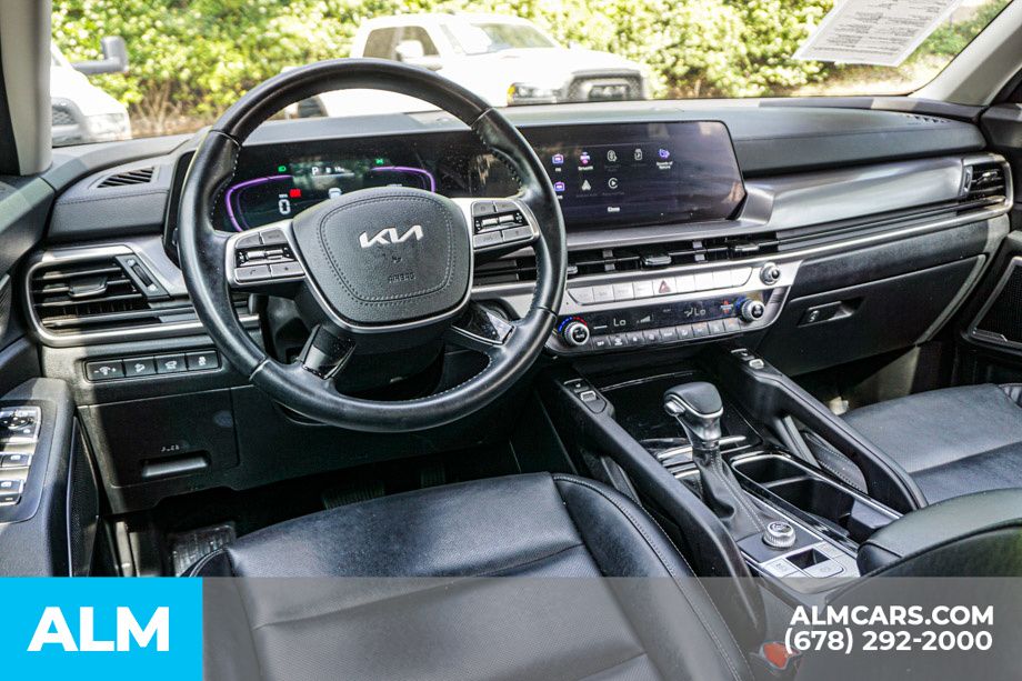 Used 2025 Black Kia S image 29