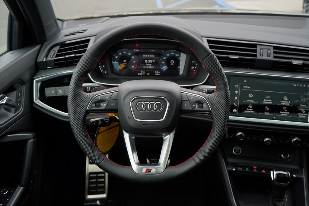 Thumbnail: 2025 Audi Q3 - 9