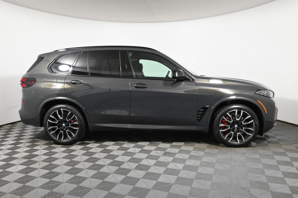 2025 BMW X5 M60i 8