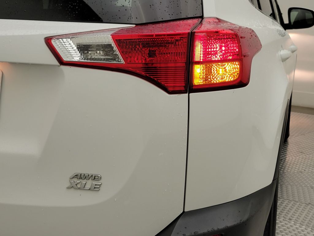 Thumbnail: 2015 Toyota RAV4 - 8