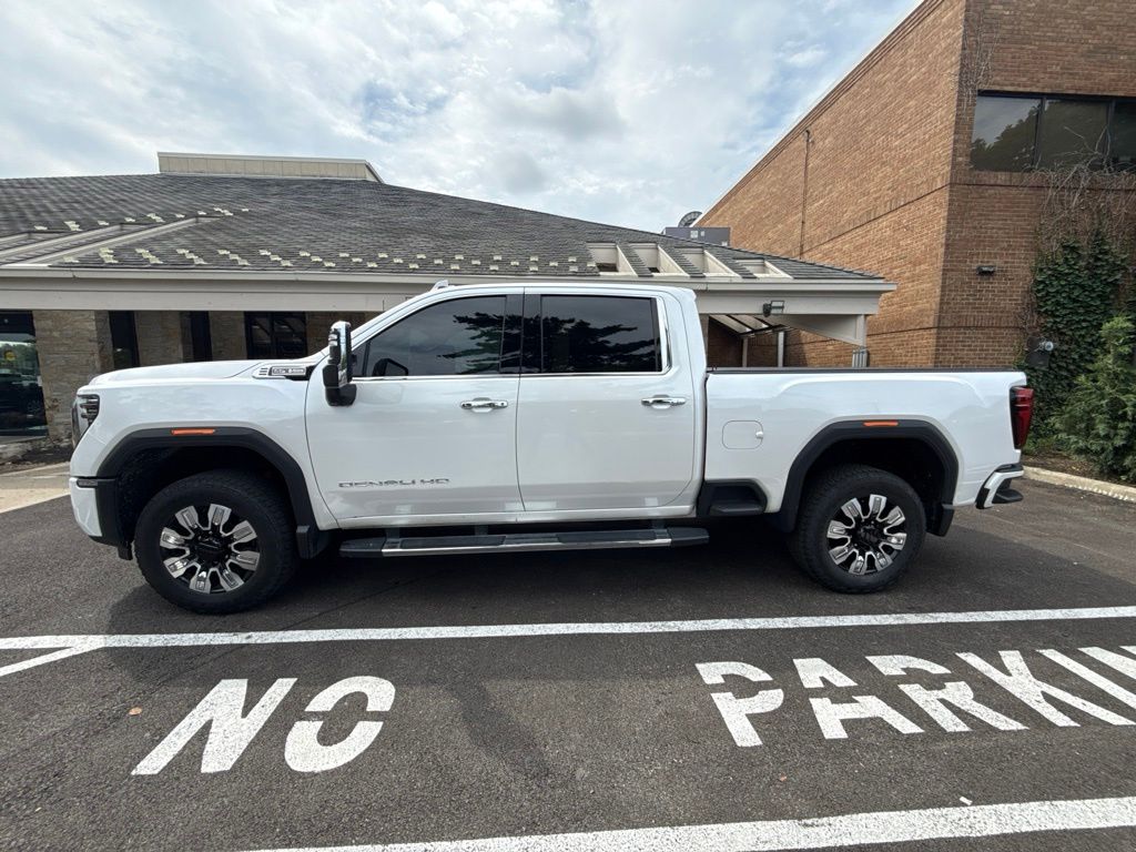 Used 2024 White GMC Denali image 3