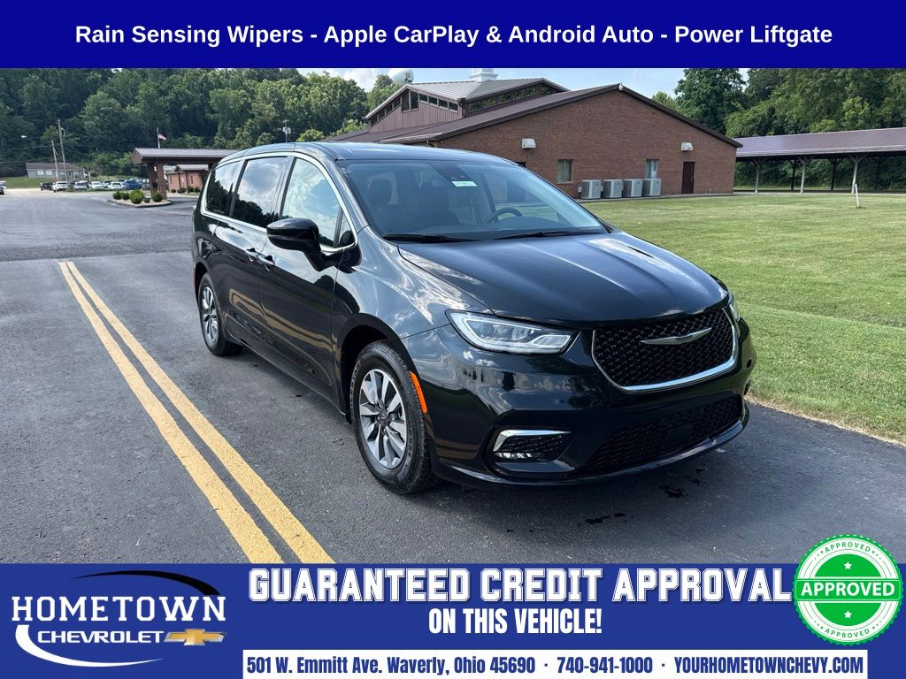 Brilliant Black Crystal Pearlcoat 2023 Chrysler Pacifica Hybrid Minivan Front-Wheel Drive Continuously Variable Transmission