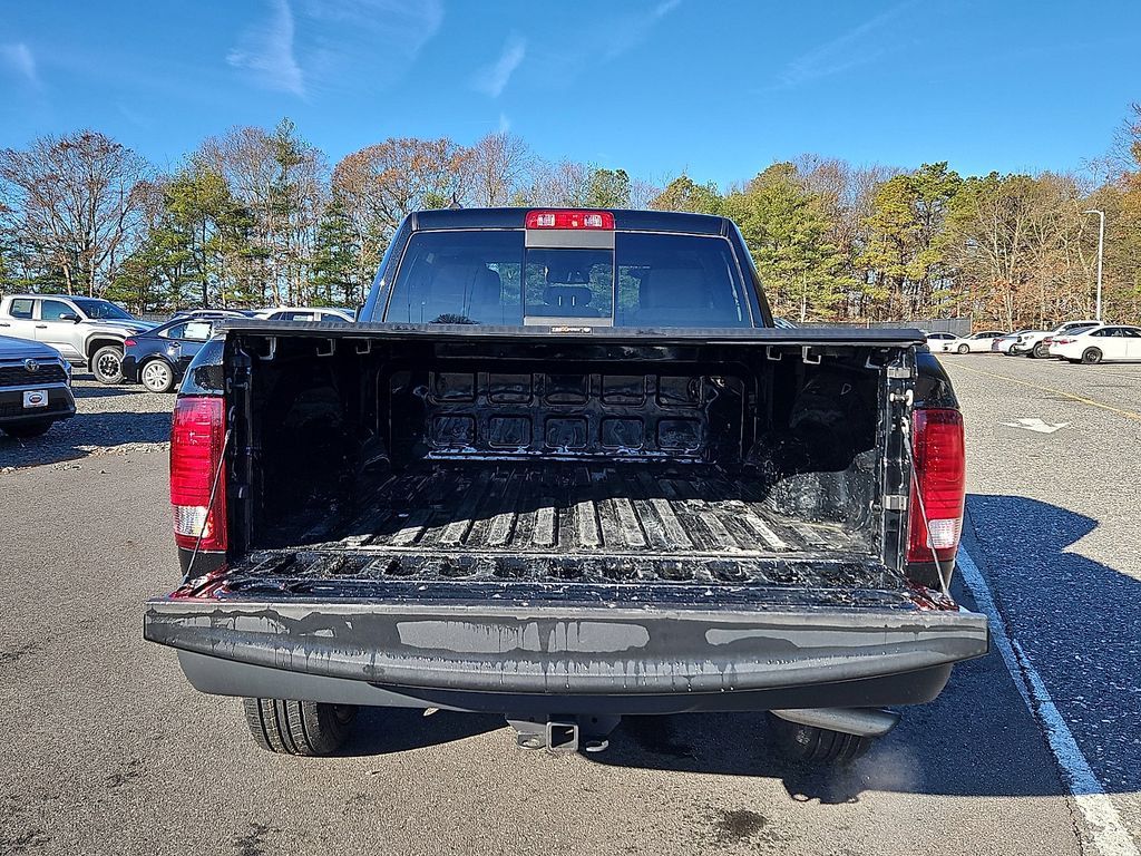 Thumbnail: 2019 RAM 1500 Classic - 26