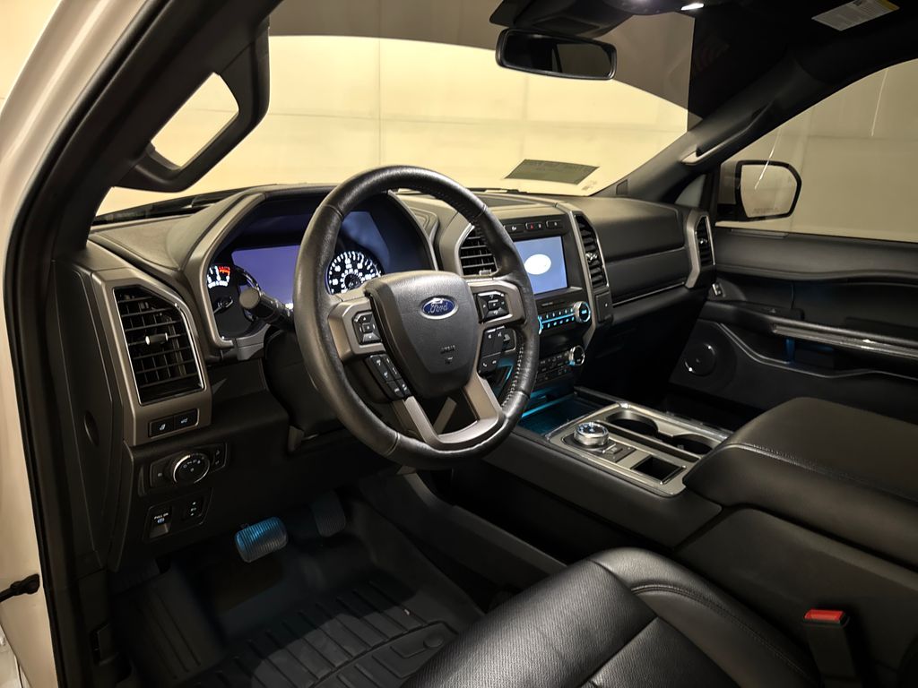 2019 White Platinum Clearcoat Metallic Ford Expedition Max XLT RWD SUV